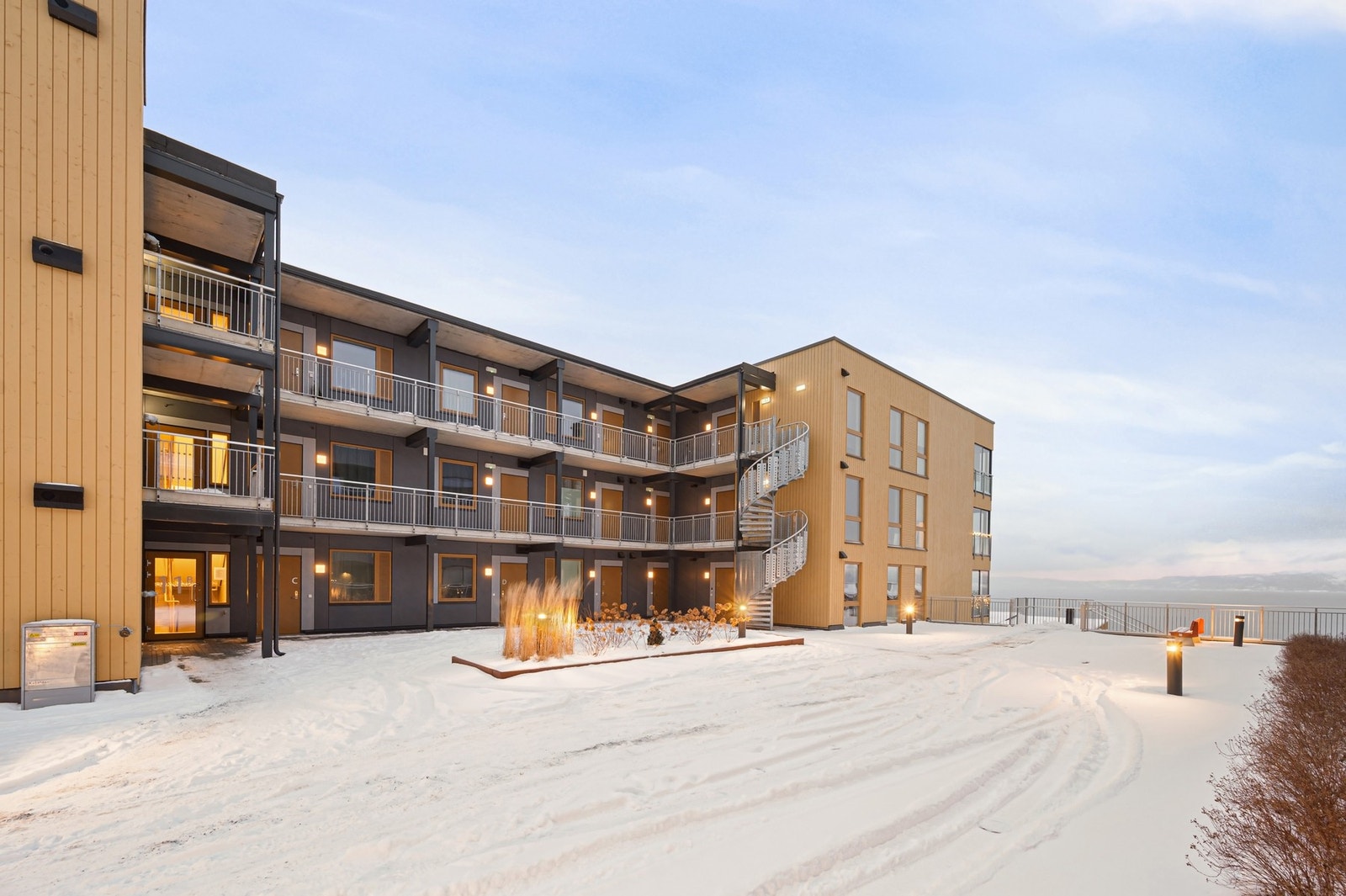 Fasade og inngangsparti til bygget. Byggeår er 2023. Galleribilde