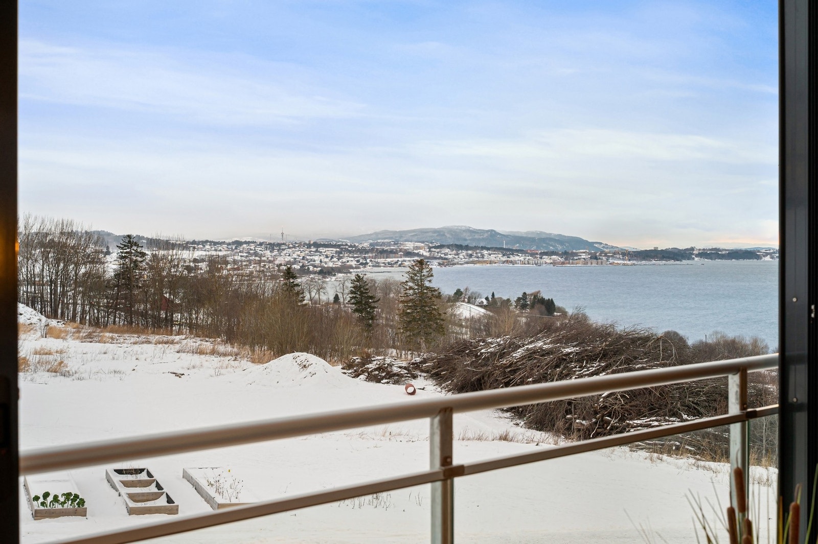 Perfekt plass for å invitere venner og familie på hyggelige sammenkomster. Galleribilde