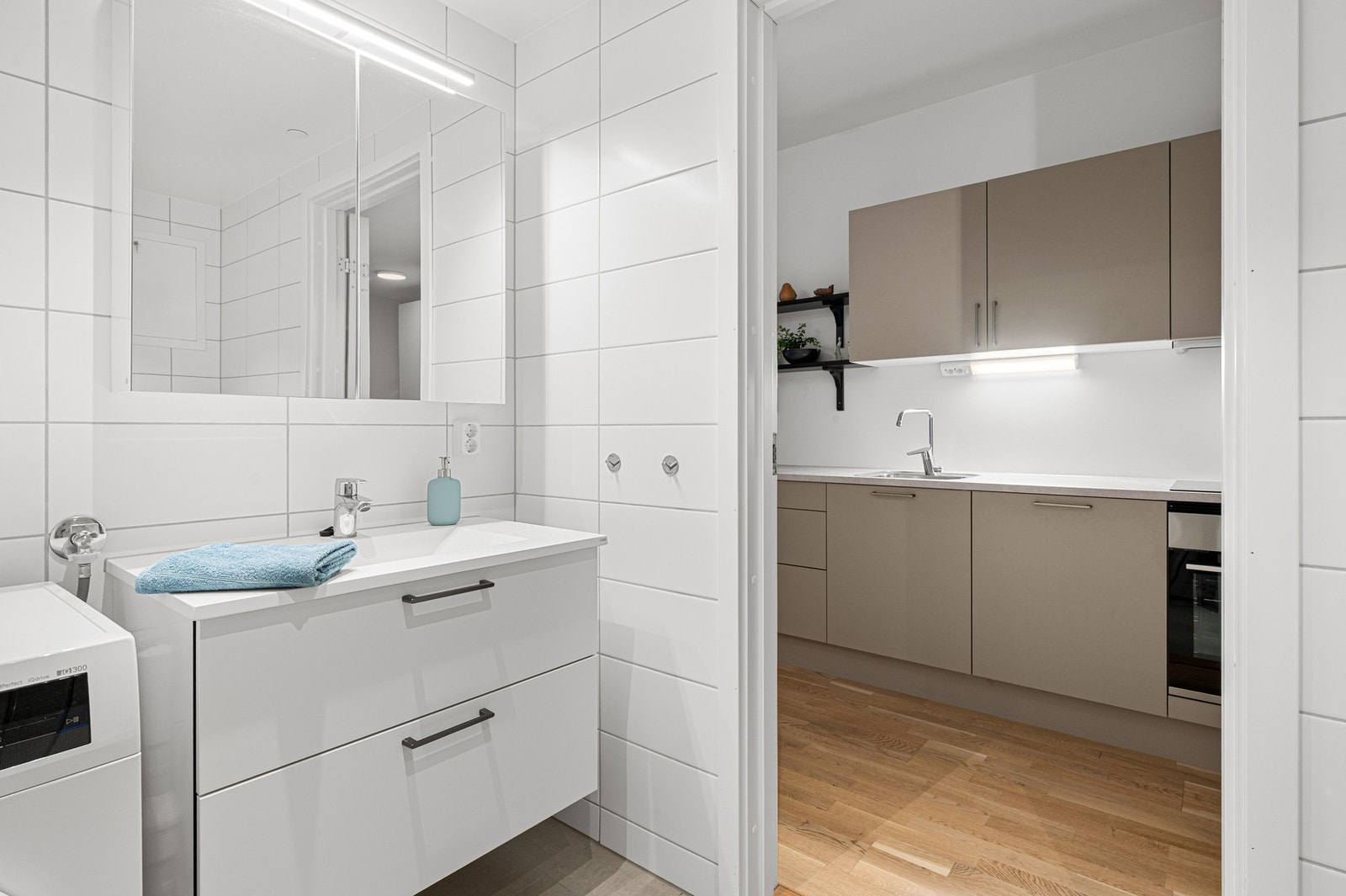 Lyst og lekkert bad på 4,6m² med alt man trenger. Galleribilde