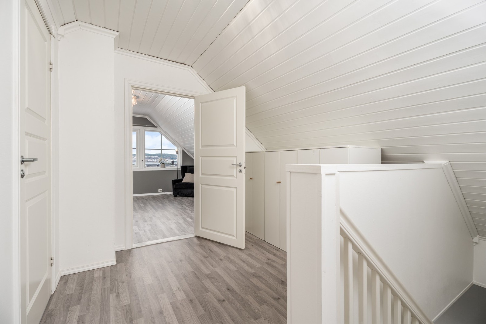 2. etasje består av loftstue, bod, bad og soverom. Galleribilde