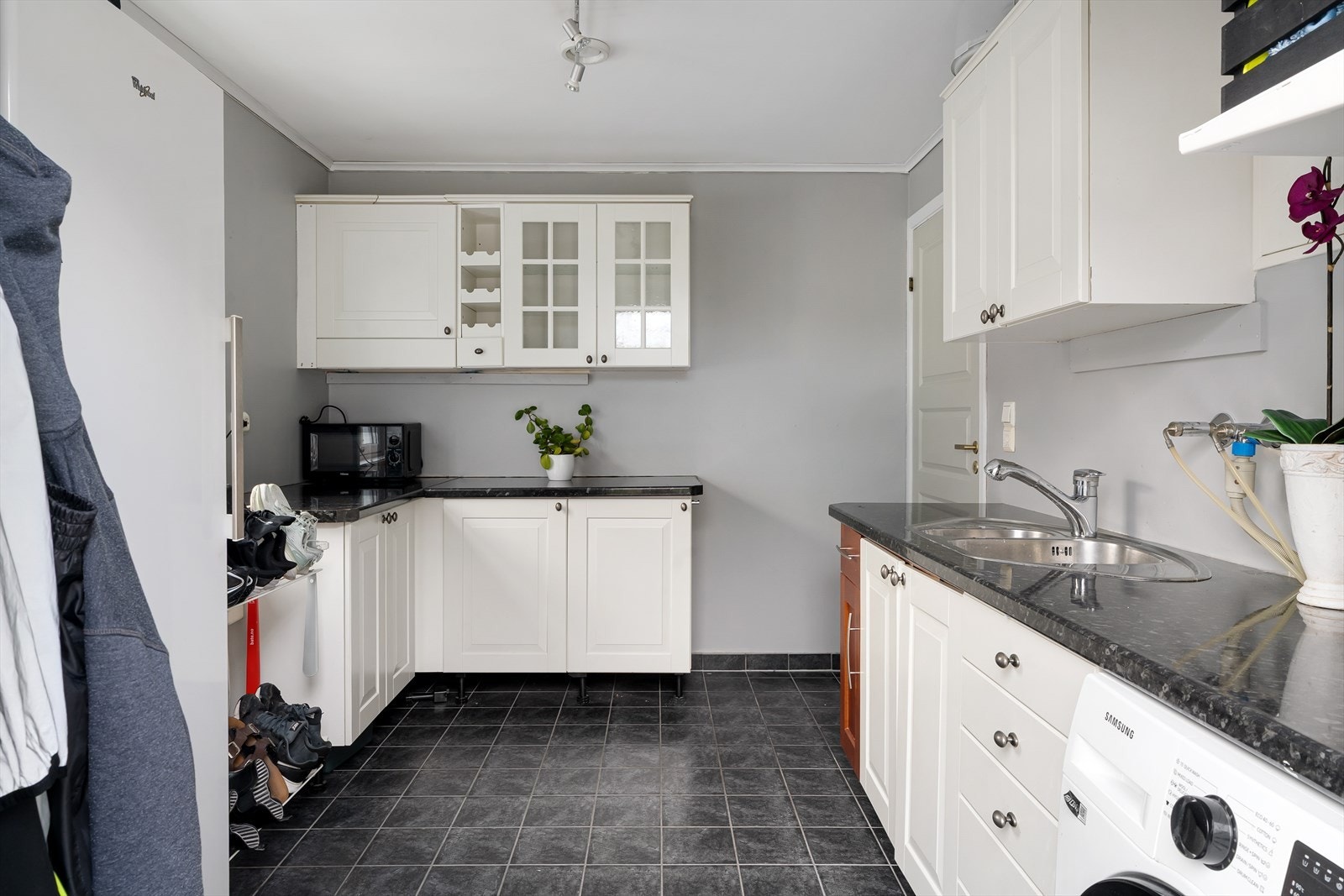 Vaskerom bi/inngang. Galleribilde