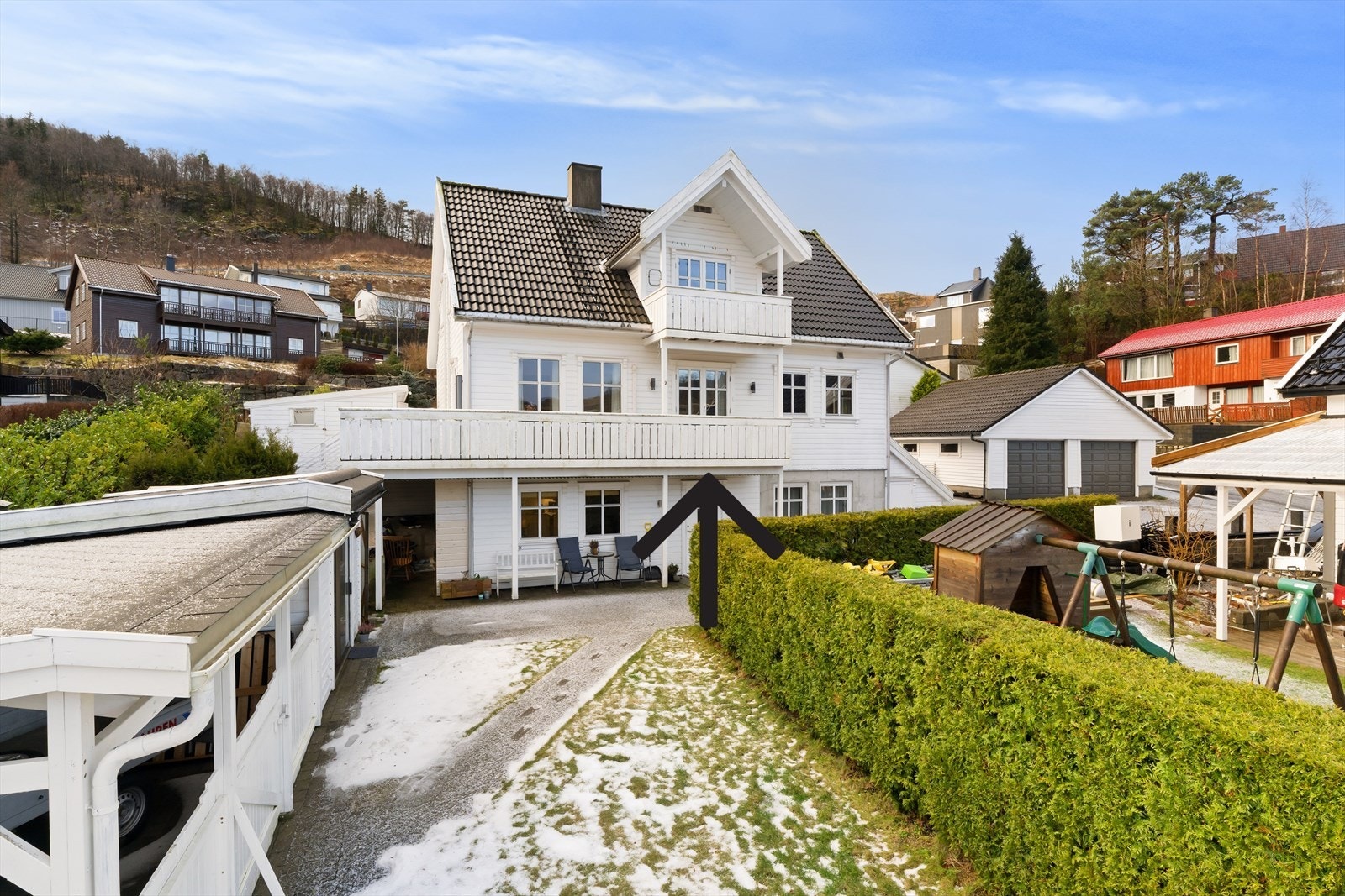 EiendomsMegler 1 v/Anette Egeland Bråtveit presenterer Hogstadbakken 4! Øvre del av horisontaltdelt tomannsbolig. Galleribilde