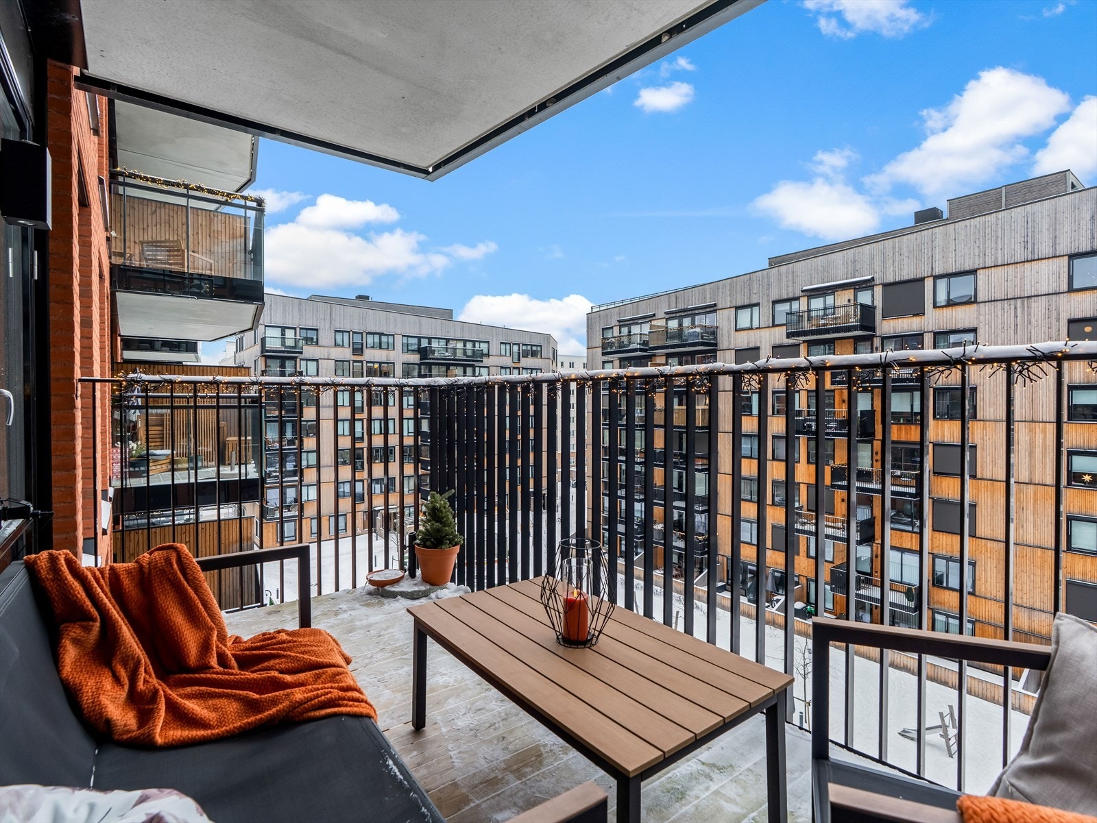 Dette er en innholdsrik 4-roms leilighet med hybel! Galleribilde