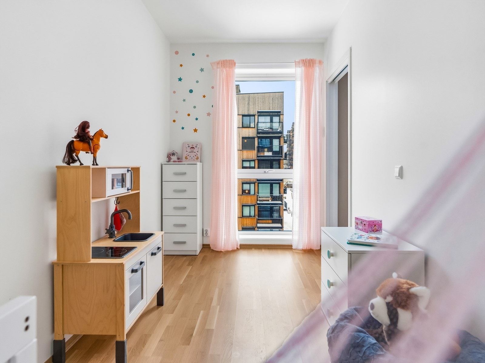 Soverom nr. 2 fungerer ypperlig som barnerom, gjesterom eller kontor - her er mulighetene mange. Galleribilde