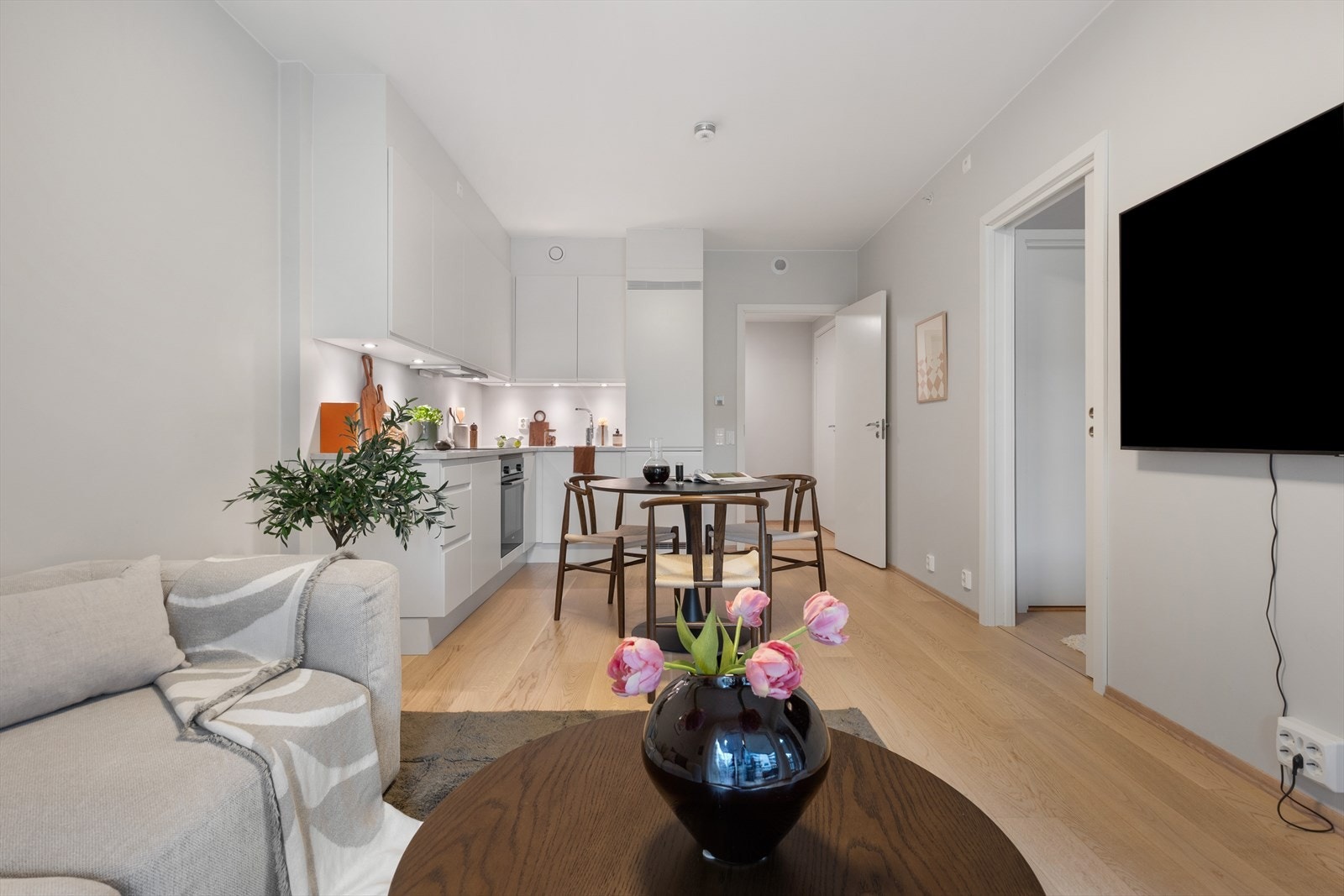 Flott parkett på gulv og ellers malt i tidsriktige farger! Galleribilde