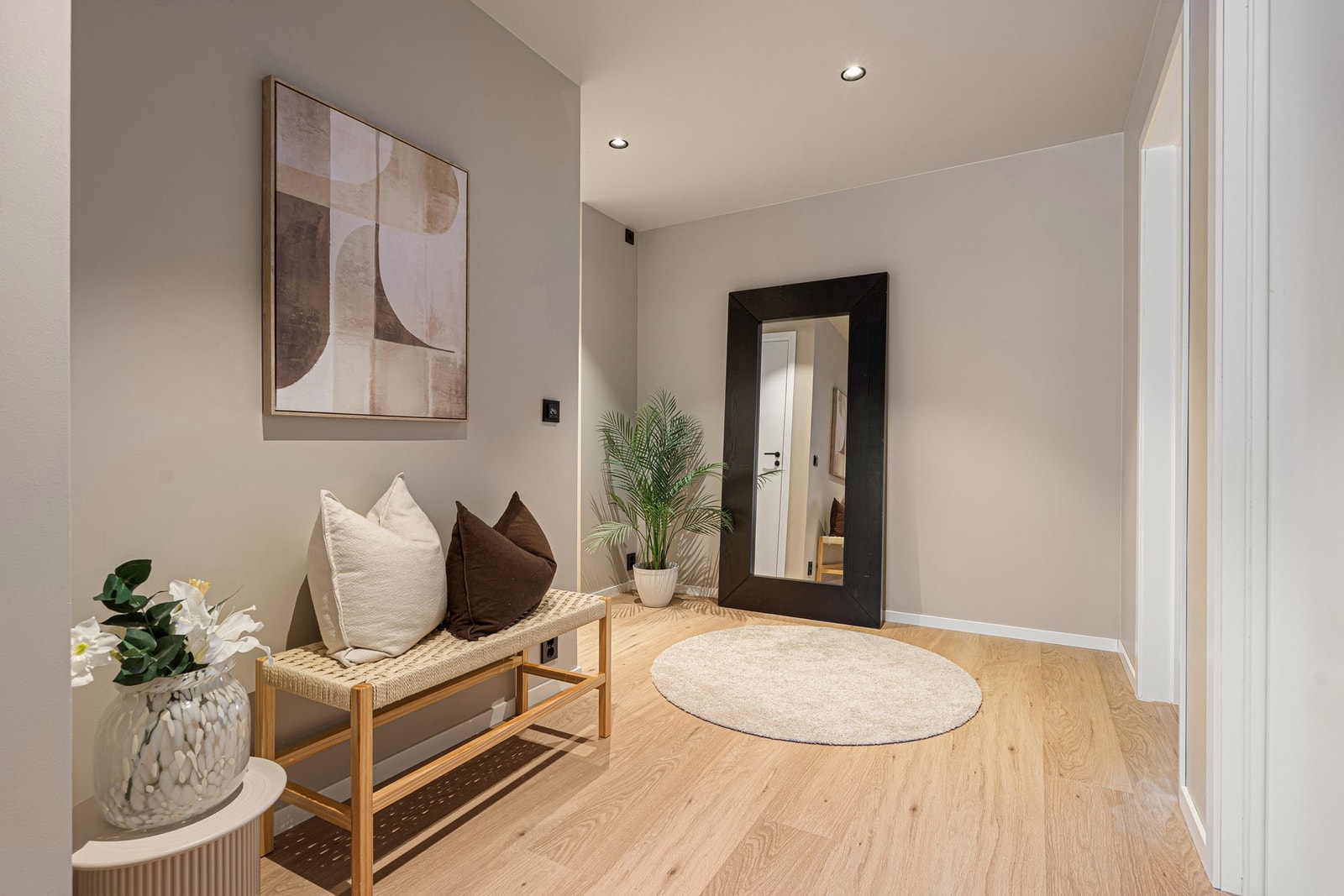 God plass til ulike garderobeløsninger, samt oppheng av yttertøy. Galleribilde