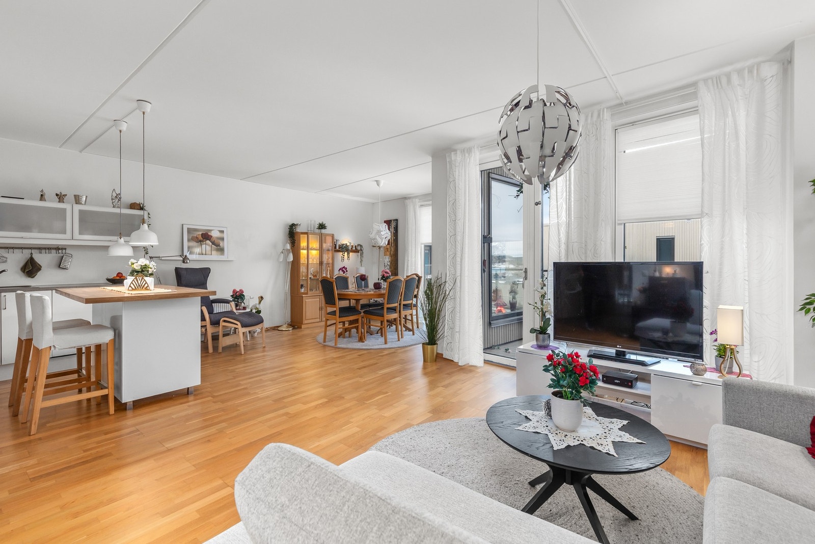 Du har utgang til balkong fra stue. Galleribilde