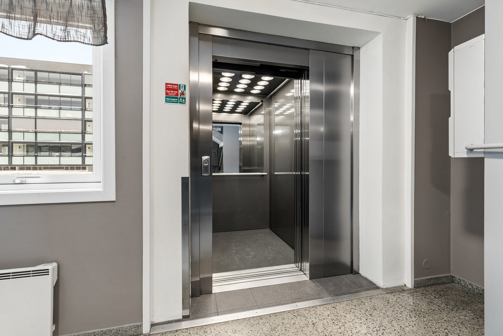 Det er heis i blokken Galleribilde