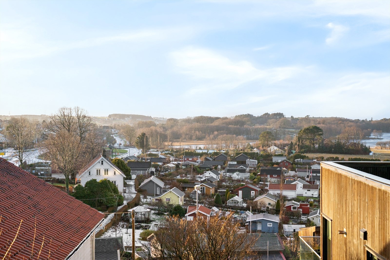Utsikten med både Eiganes kolonihage, Lille Stokkavann og naturen - gir påfyll til godt humør og god tilværelse. Galleribilde