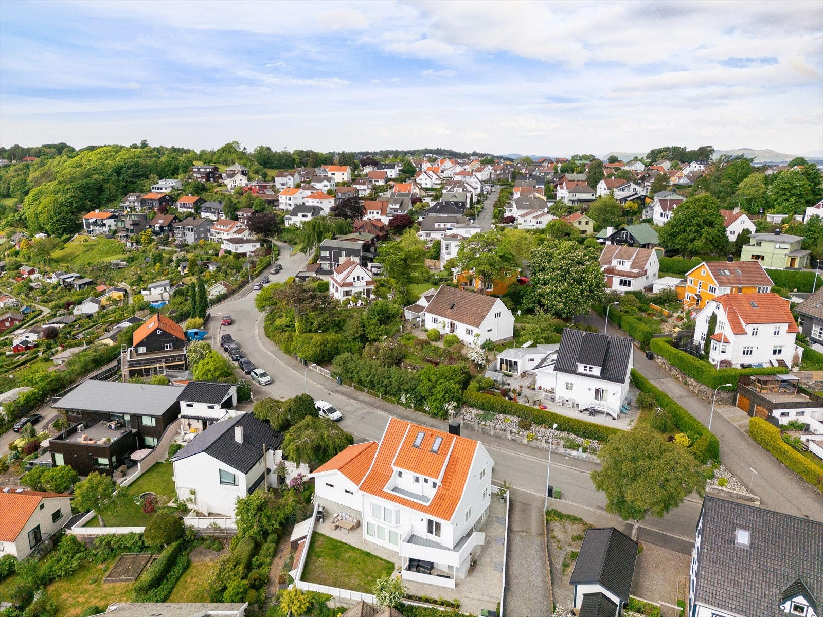 Rett opp på Byhaugen kafe en søndag for tur og kos. Eiganes kolonihage som nabo, og Lille Stokkavann med kobling til Hålandsvannet og Store Stokkavann. Galleribilde