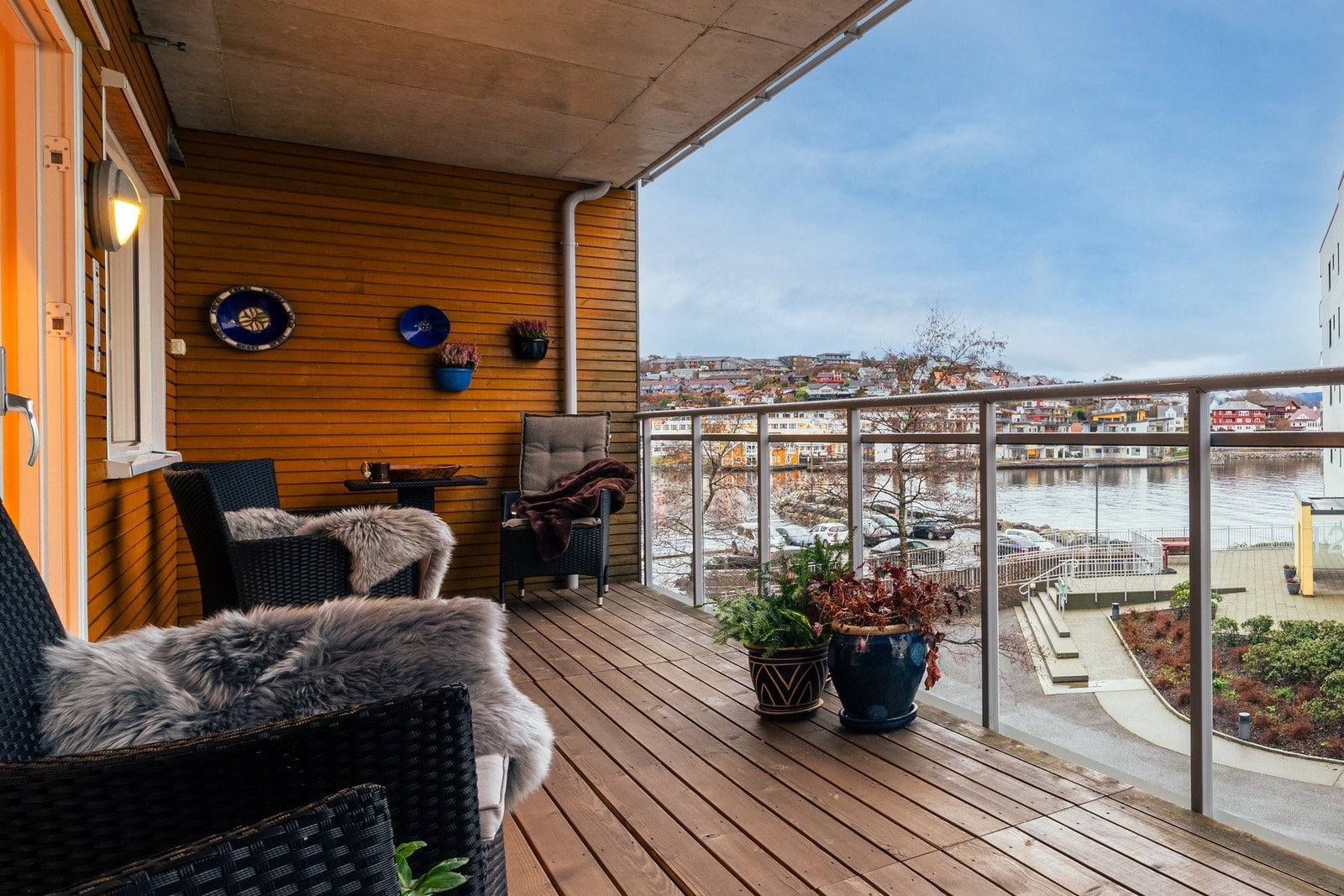 Os Sjøfront No2 borettslag består av 40 andelsleiligheter. Dyrehold er tillatt, men må søkes om Galleribilde