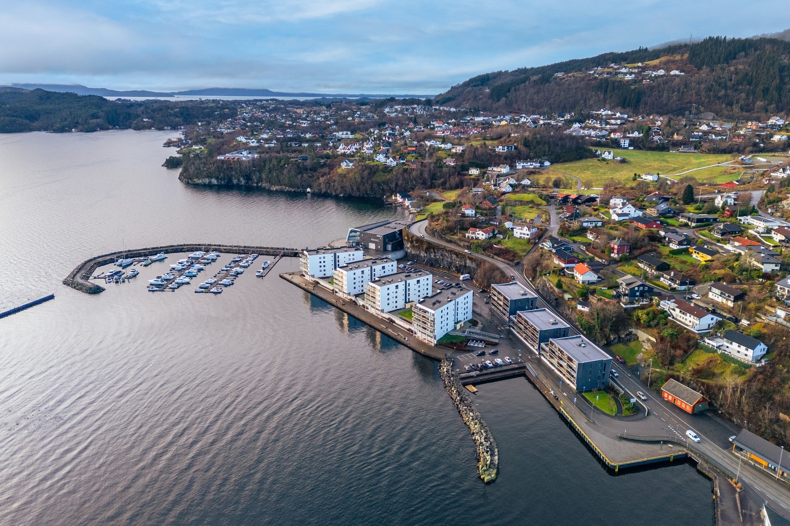 Leiligheten ligger i bygget nærmest Oseana, i tredje etasje Galleribilde