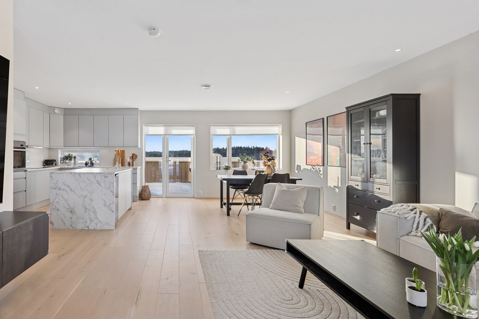 God plass til spise- og TV-stue. Galleribilde