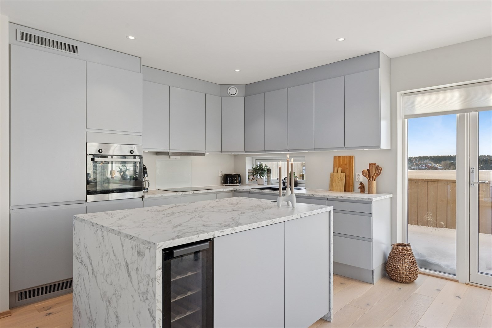 Vinskap og skap på begge sider av øya. Galleribilde