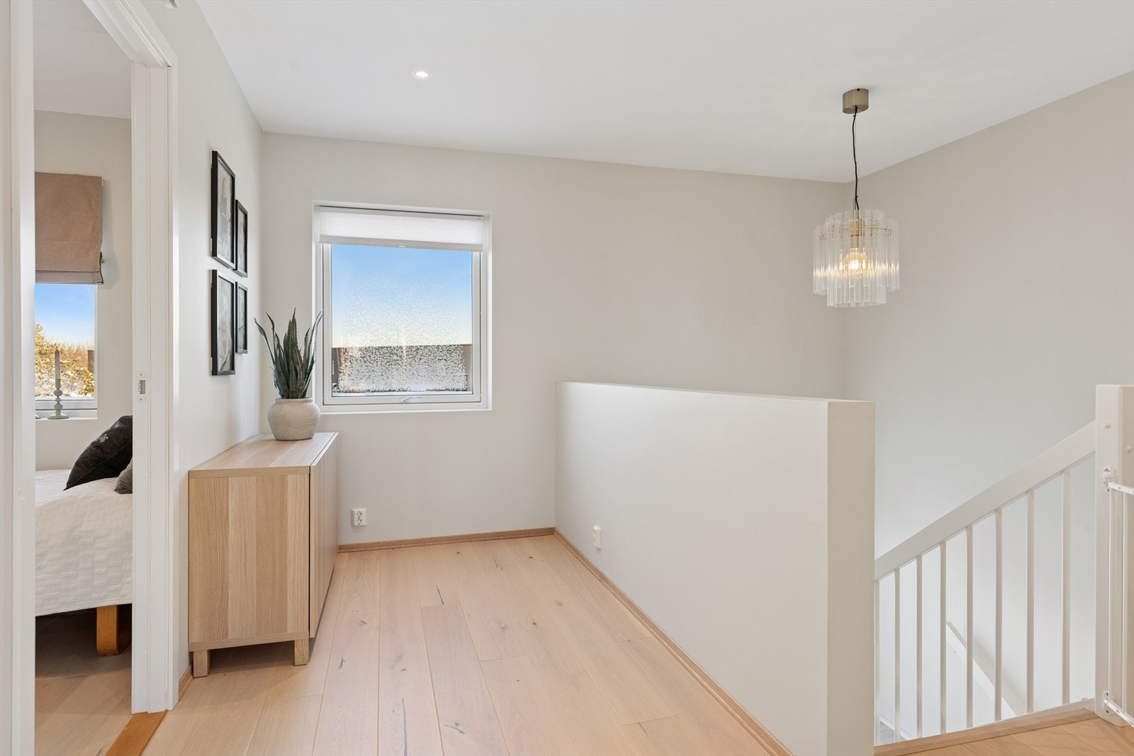 Mellomgang i 2. etasje. Liten TV-stue/kontor? Galleribilde