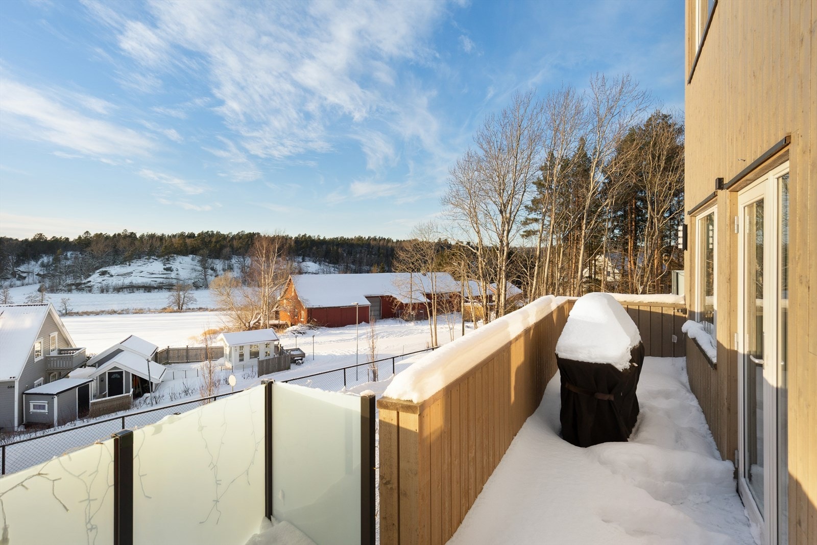 Balkongen ved kjøkkenet har optimale solforhold. Galleribilde