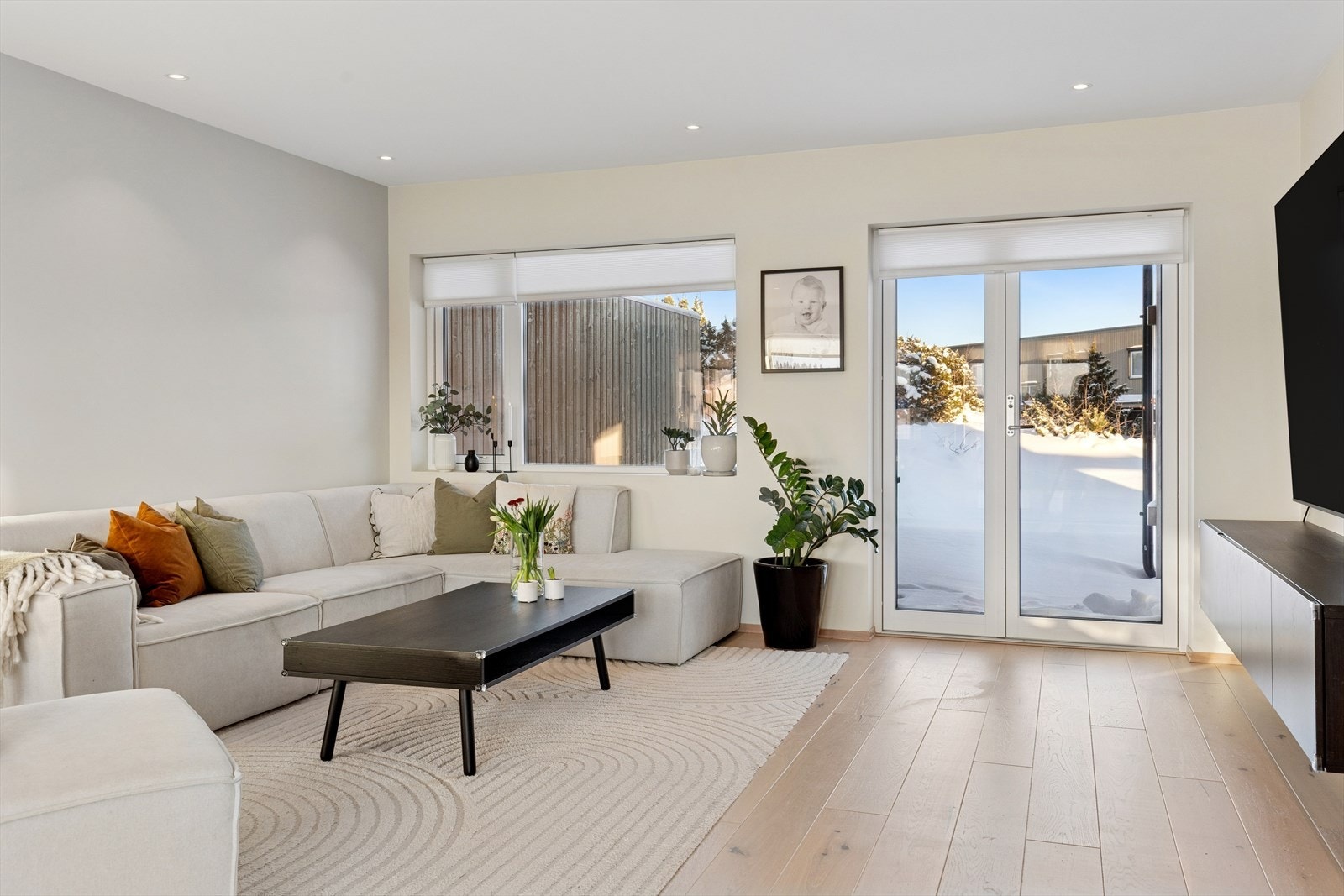 Utgang til terrassen mot atriumet. Galleribilde