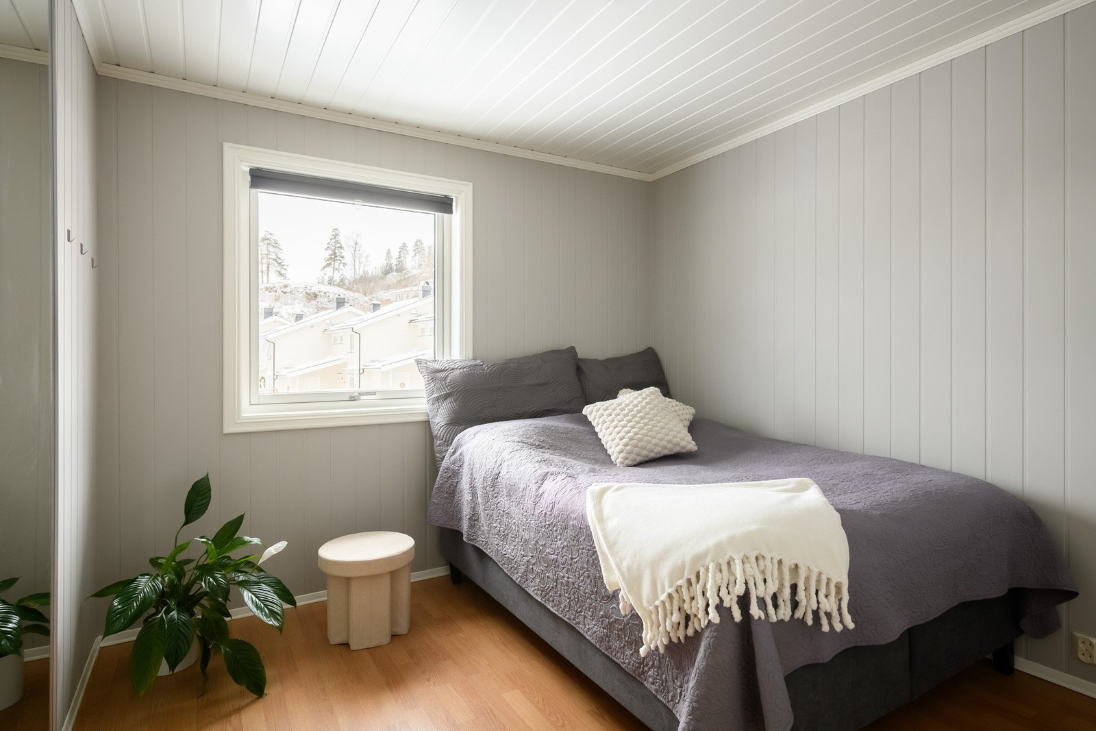 Rommene er lett å tilpasse og har plass til det man trenger i et soverom. Galleribilde