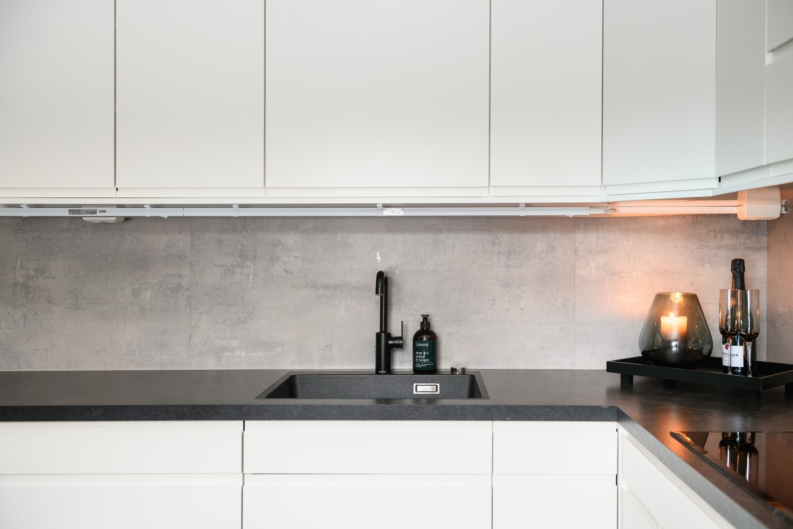 Skapene gir god oppbevaringsplass, og det er lett å holde orden. Galleribilde