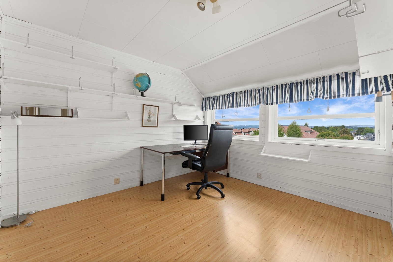 Alle rommene har god plass til seng, nattbord og øvrig møblement. Galleribilde