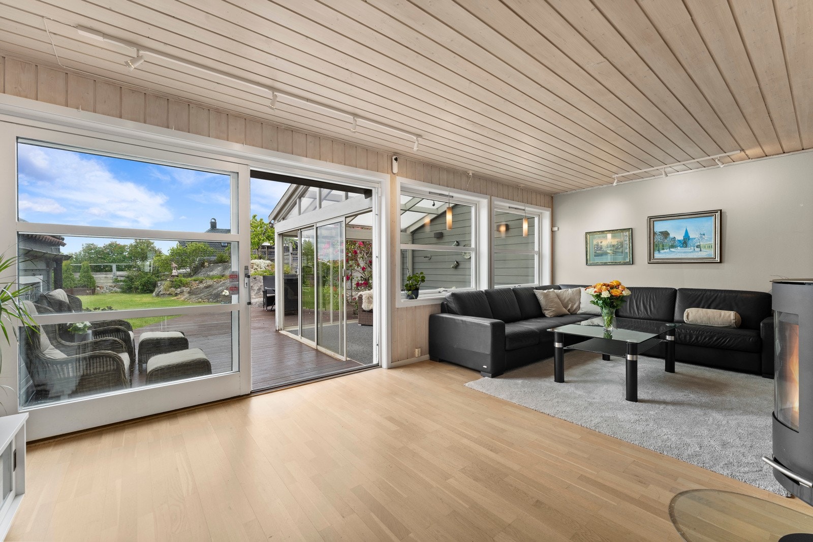 Det er god plass til å møblere med både sofagruppe, TV-anlegg og spiseseksjon. Galleribilde