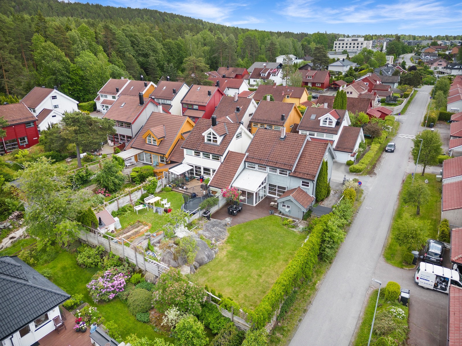 Boligen ligger i et attraktiv og barnevennlig boligområde på Tårnåsen. Galleribilde