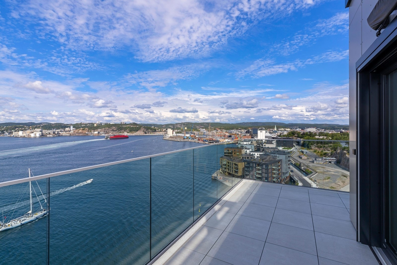 Balkong med utgang fra stuen Galleribilde