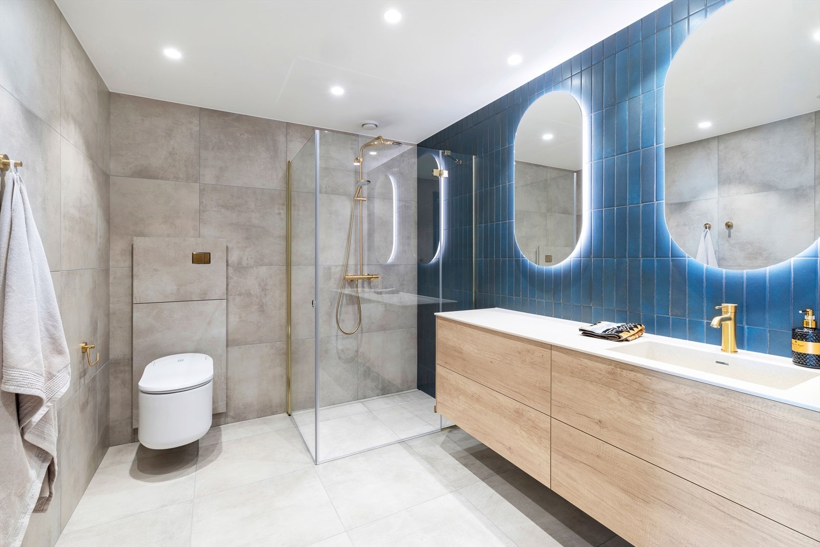 Baderom tilknyttet hovedsoverommet Galleribilde