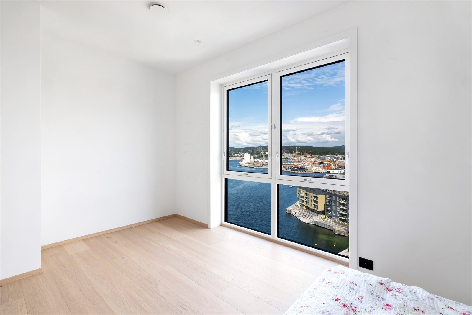 Soverom II- også herfra en nydelig utsikt Galleribilde