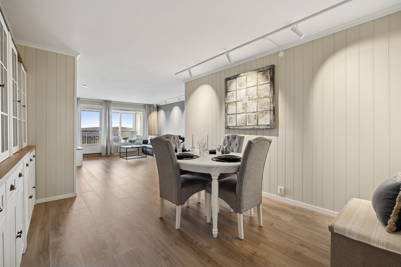 I tilknytning til kjøkkenet, kan spisebord enkelt plasseres - her kan gode måltider nytes. Galleribilde