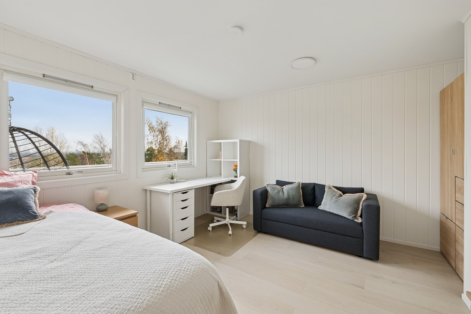 Det andre soverommet er av stor størrelse med god plass til å innrede etter eget ønske og behov. Galleribilde