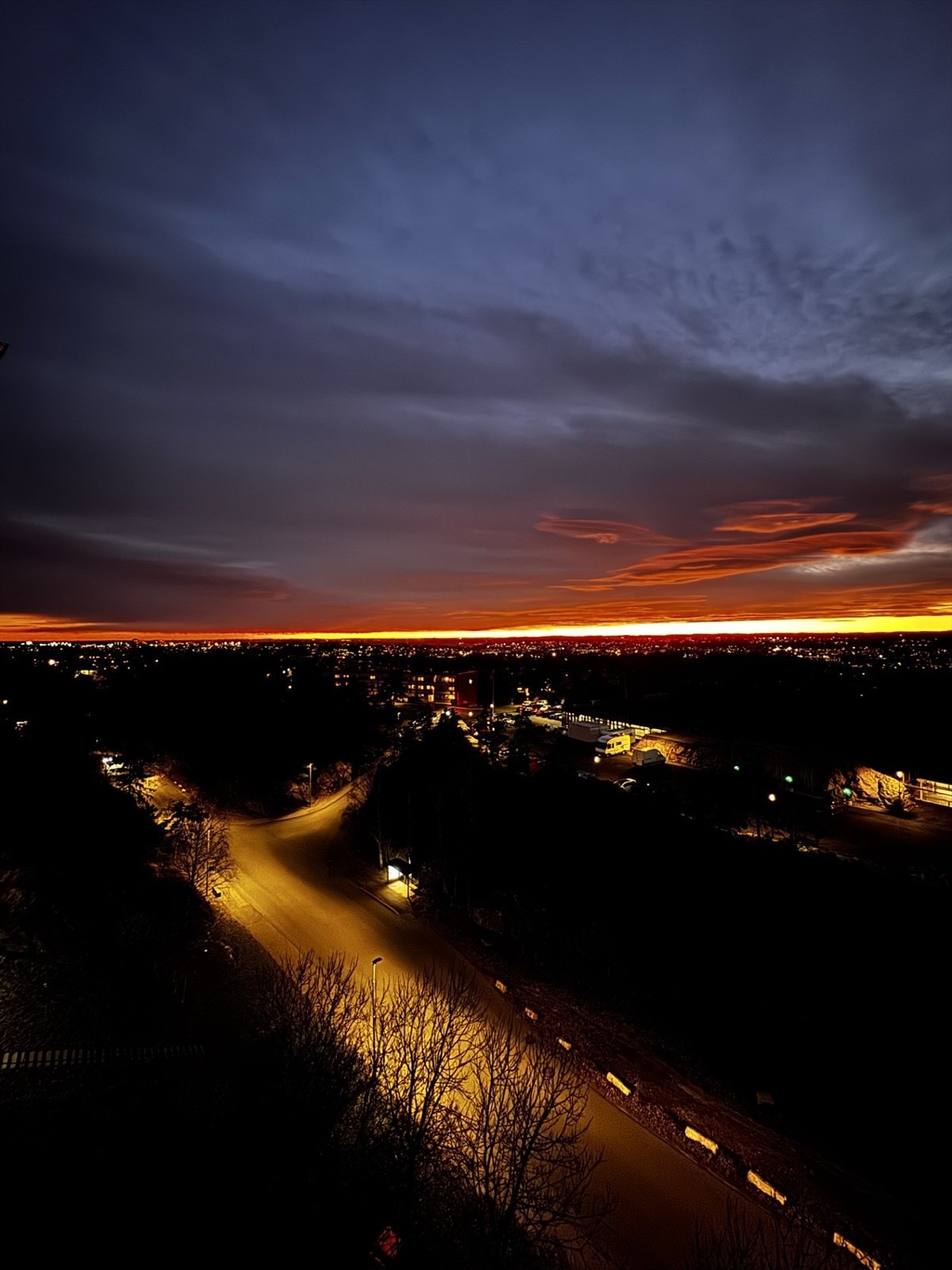 Selgers private bilde av flott solnedgang fra balkong. Galleribilde