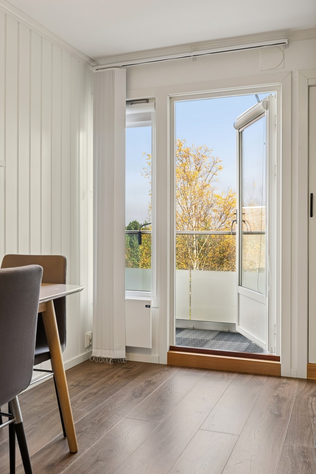 Herfra er det utgang til en østvendt balkong. Galleribilde