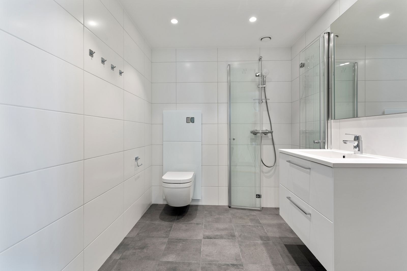 Leiligheten har to romslige bad. Galleribilde