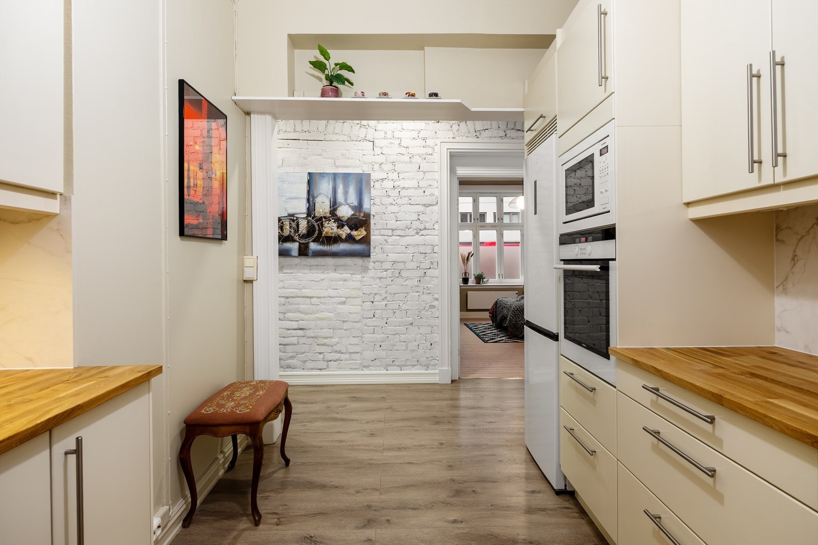 Åpen løsning til resten av boligen som gir en romslig følelse Galleribilde