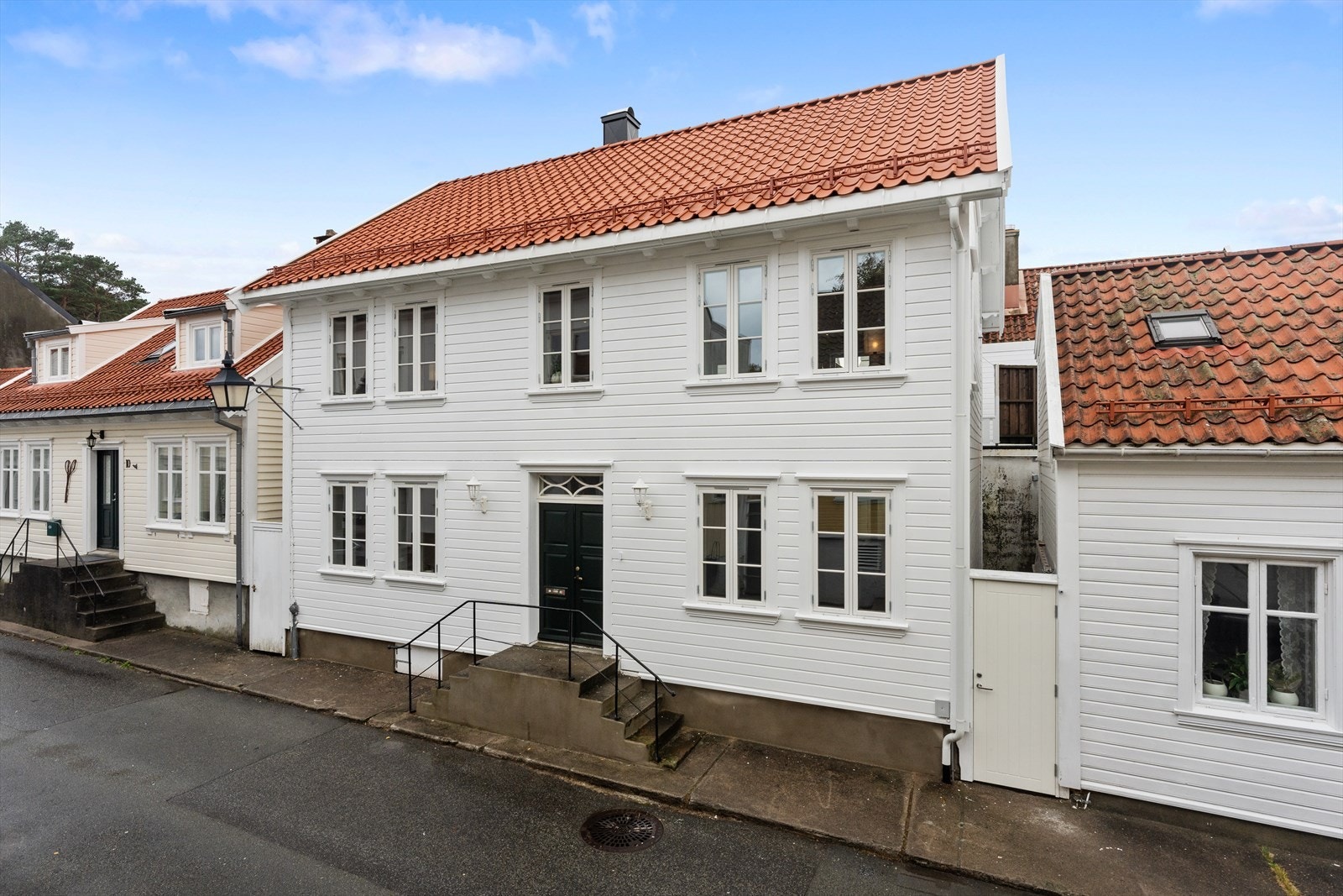 Leiligheten ligger i byggets 2 og 3 etasje Galleribilde