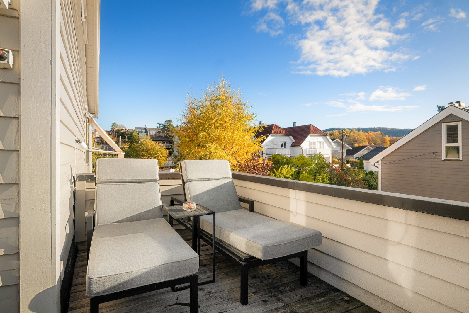 Balkongen har plass til sittegruppe etter ønske. Galleribilde