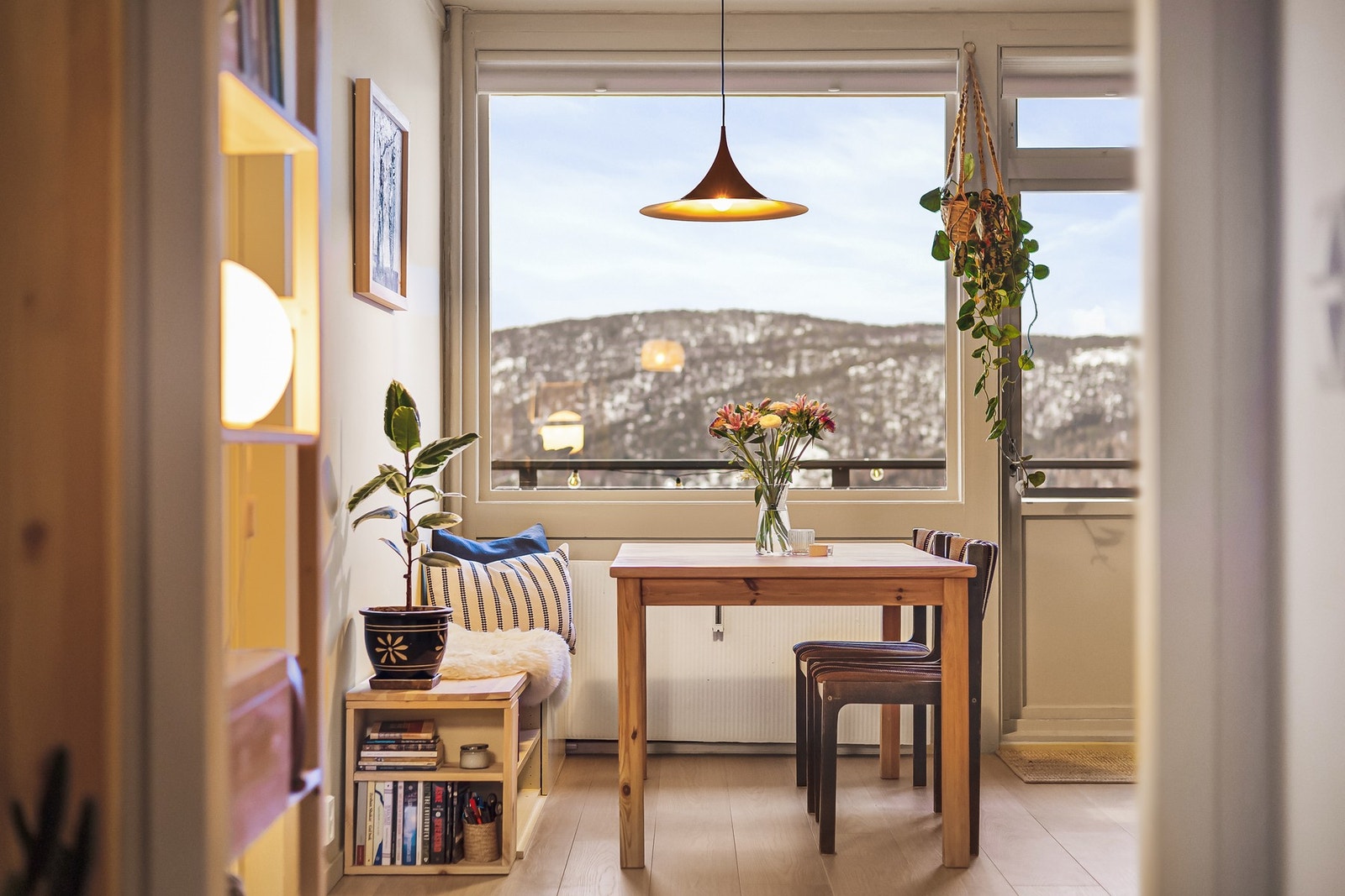 Her er det plass til spisebord av god størrelse Galleribilde