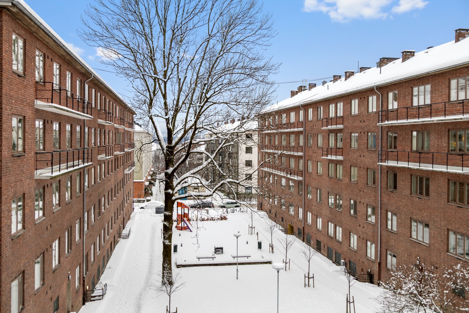 Leiligheten har en fin intern beliggenhet med hyggelig utsyn fra balkongen. Galleribilde