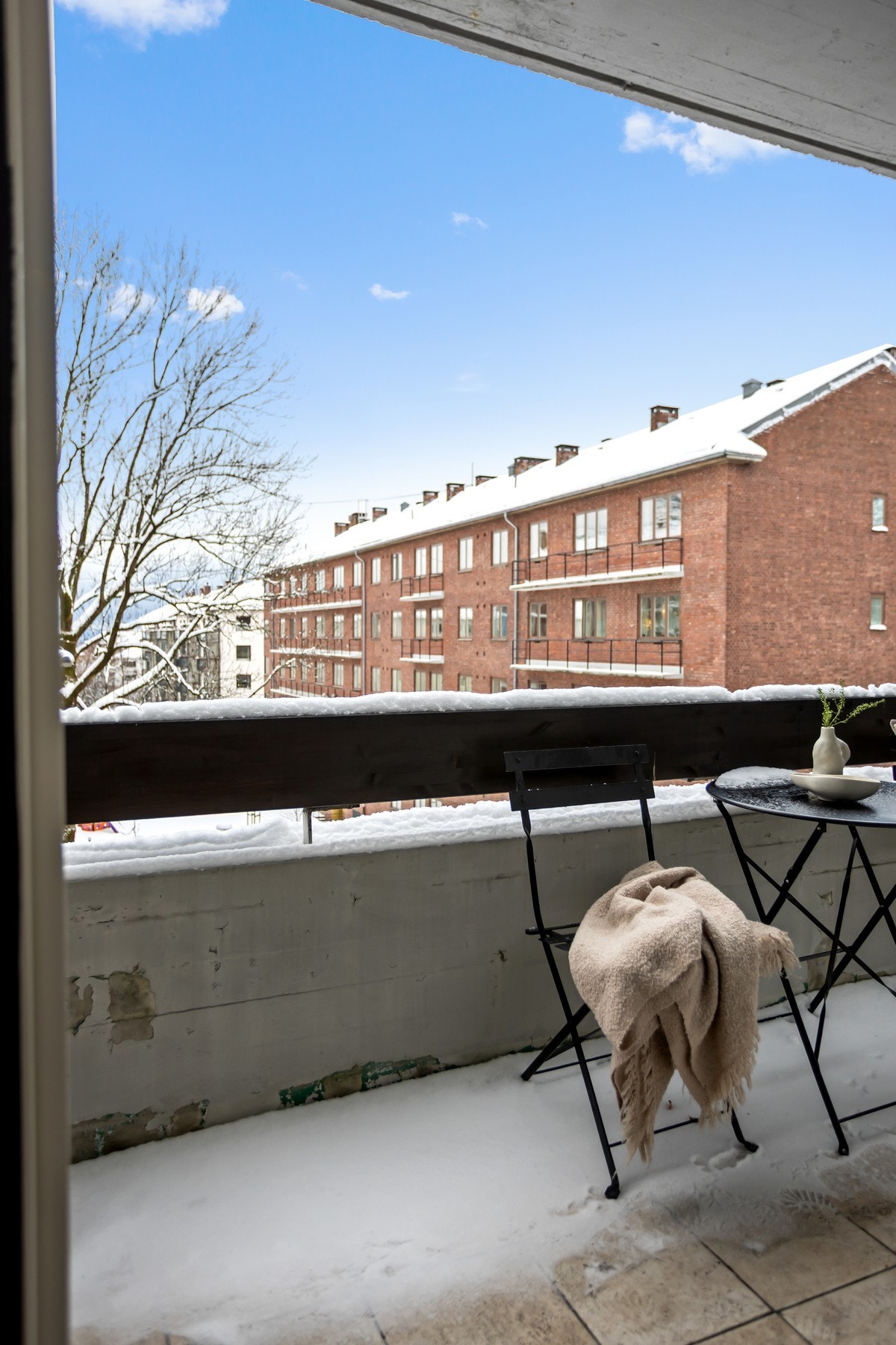 Balkongen er på 6 kvm. med plass til diverse utemøbler. Galleribilde