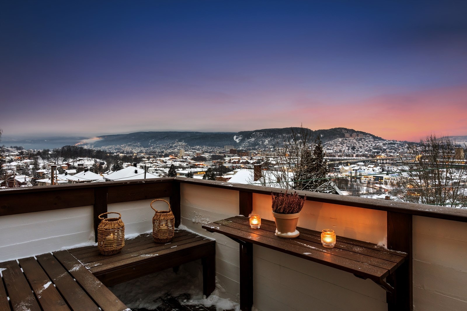 Flott halvpart av en horisontaldelt tomannsbolig beliggende i 2. etasje. Galleribilde