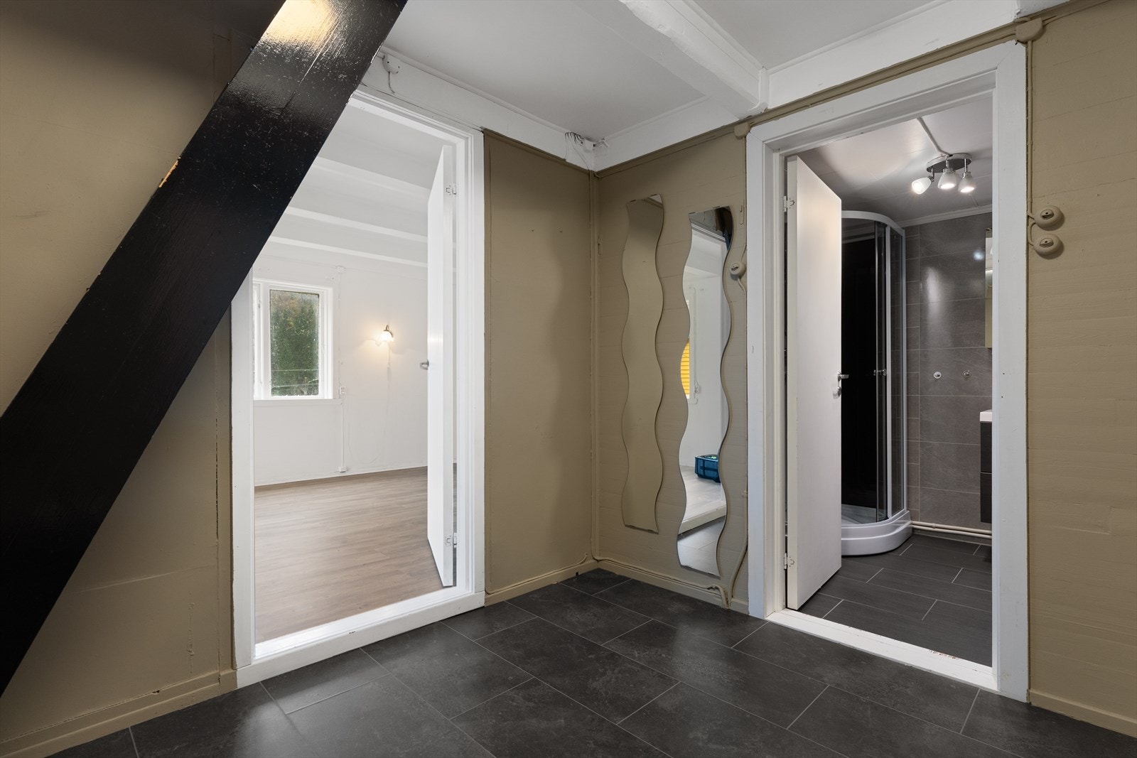 Entre/gang i første etasje. Galleribilde