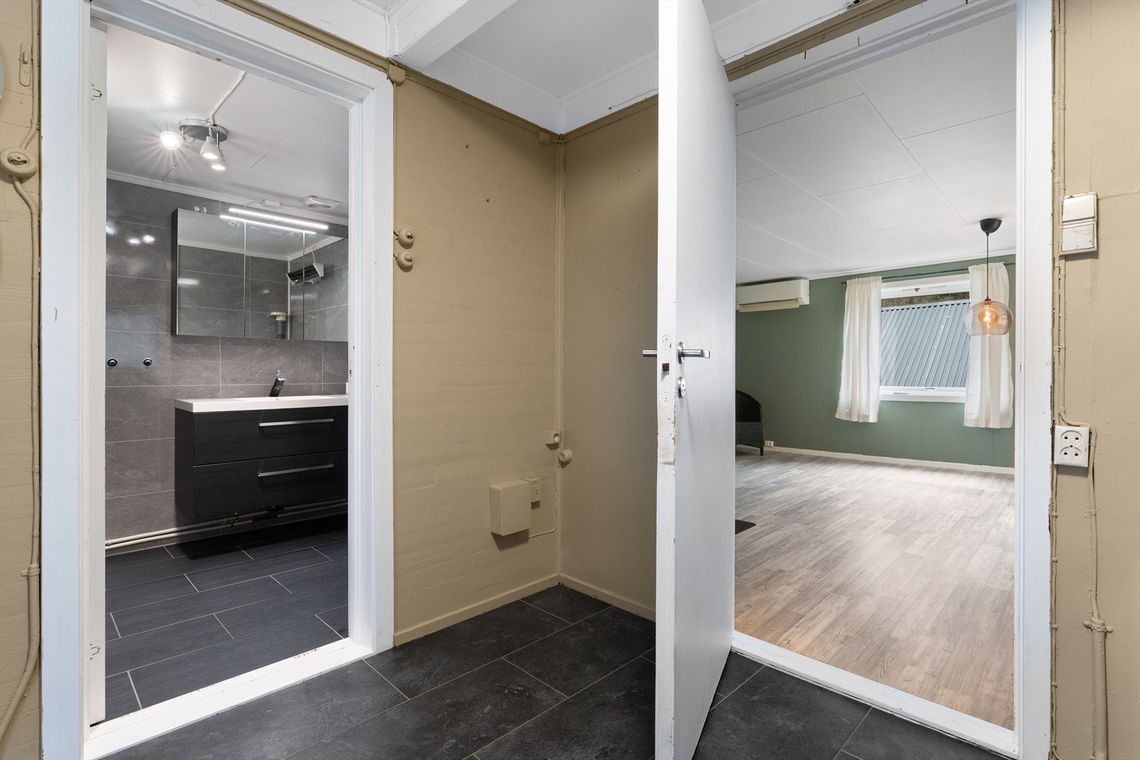 Entre/gang i første etasje. Galleribilde