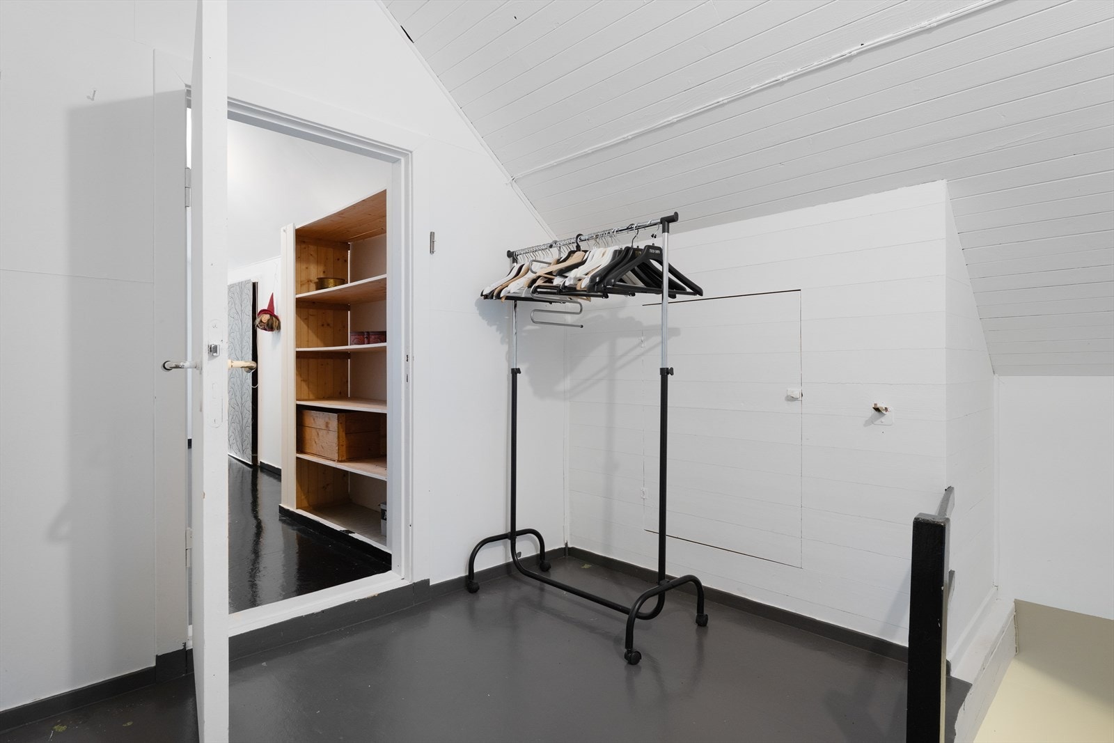 Gang i 2 etasje med inngang til hovedsoverom. Galleribilde