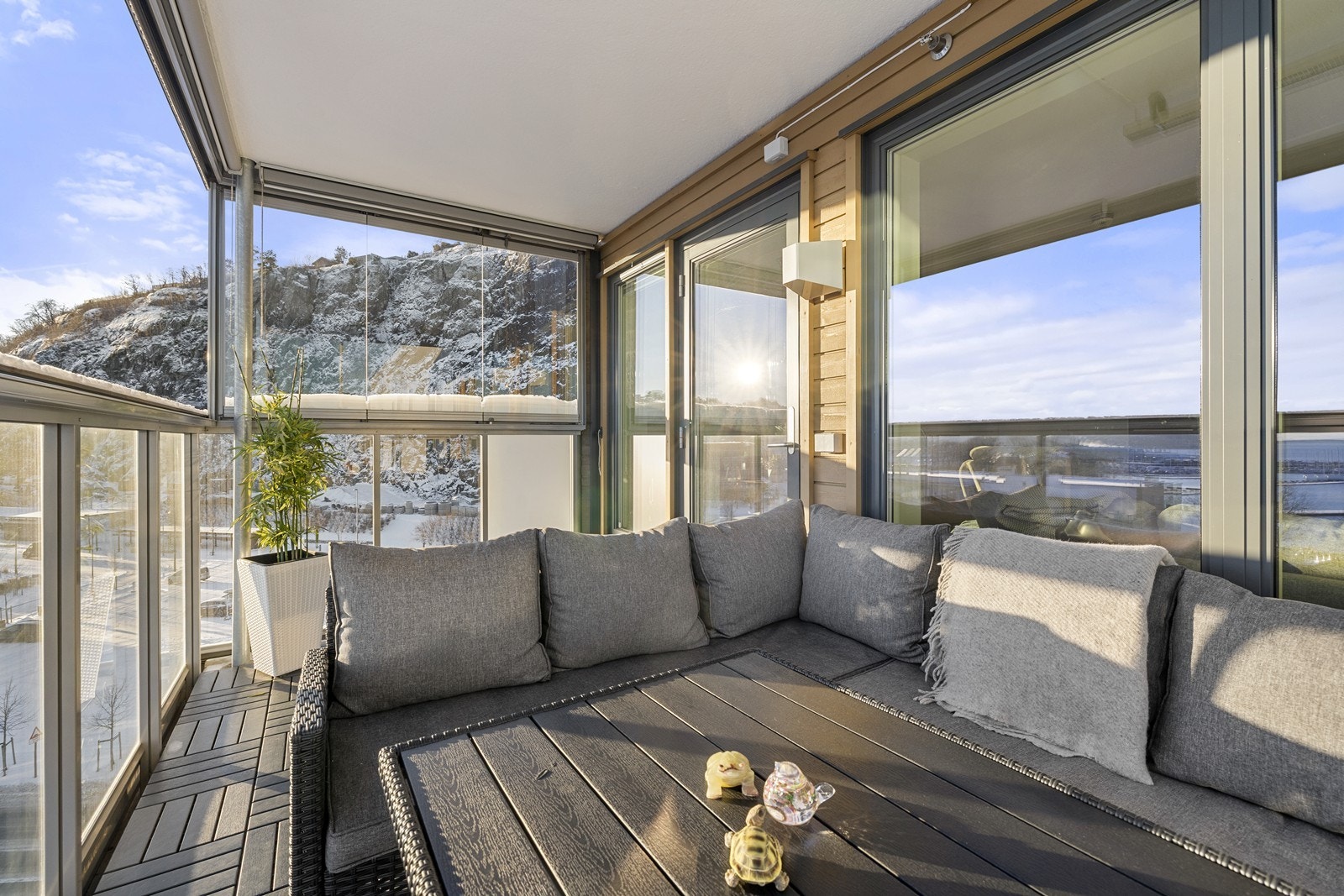 Innglasseringen forlenger sesongen på balkongen. Galleribilde