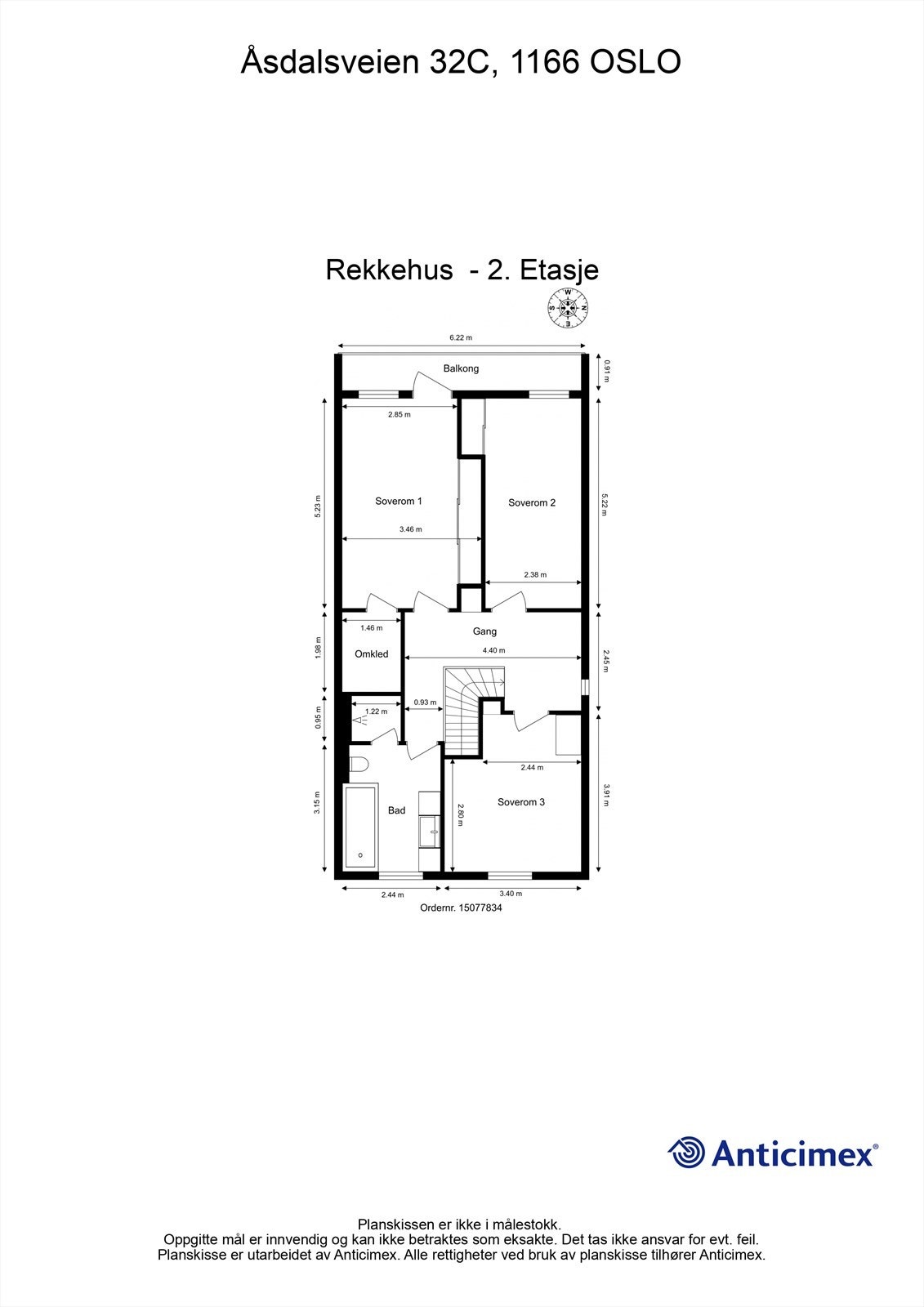 Andre etasje inneholder tre soverom, et stort bad, omkledningsrom og en romslig gang. Galleribilde