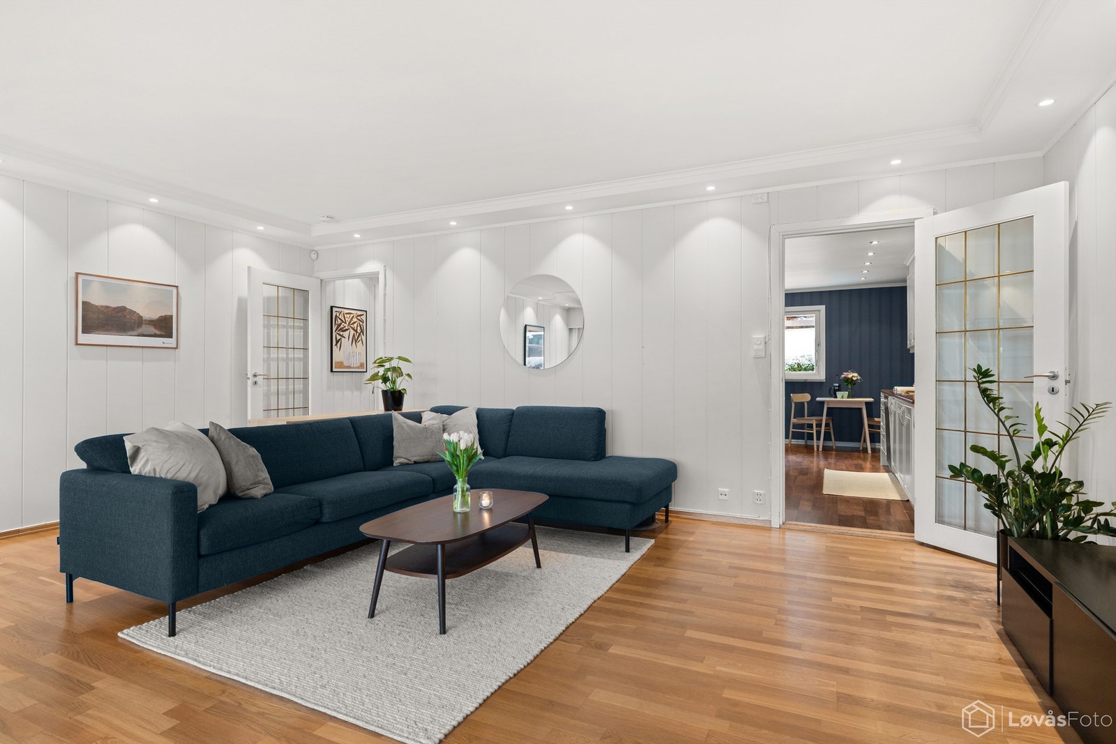 Fra stuen er det en delvis åpen løsning inn mot kjøkkenet. Galleribilde