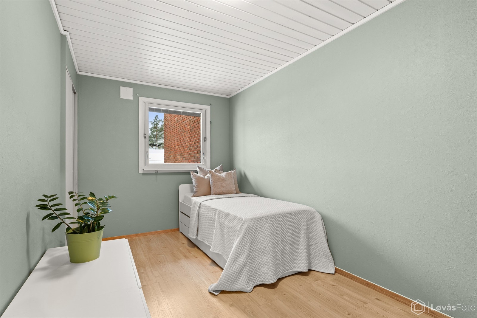 Boligens andre soverom er av god størrelse. Galleribilde