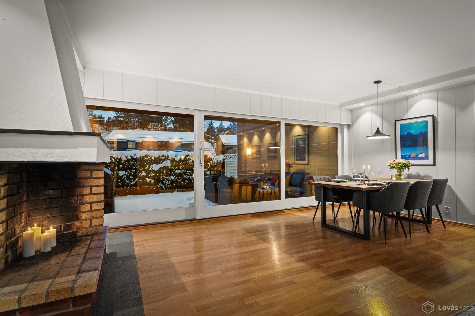 Kistetaket med spotbelysning gir en jevn og behagelig belysning i rommet. Galleribilde