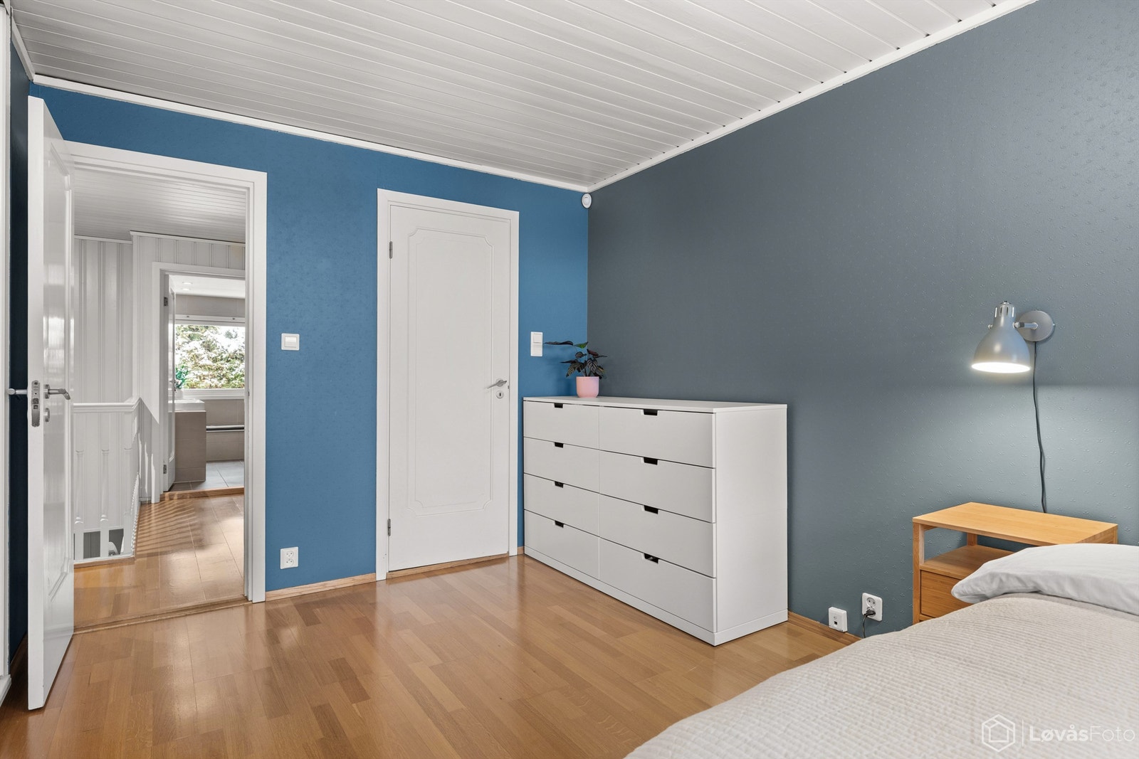 Rommet har glatte, malte vegger og er enkelt å innrede. Galleribilde